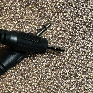 VM Audio 3.5mm Auxiliary Sound Stereo Cable - 5 FT Long